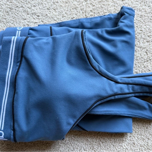 Alo Yoga Airbrush Heart Throb Set Bra and Legging Blue and White size xl - Picture 6 of 11